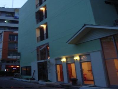 Kaset Guesthouse Bangkok Esterno foto