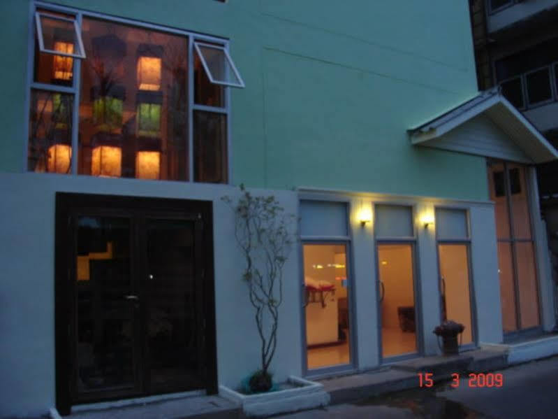Kaset Guesthouse Bangkok Esterno foto